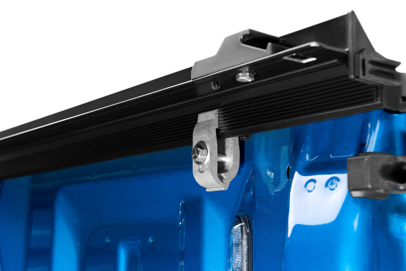 Lund Maverick Roll-Up Tonneau