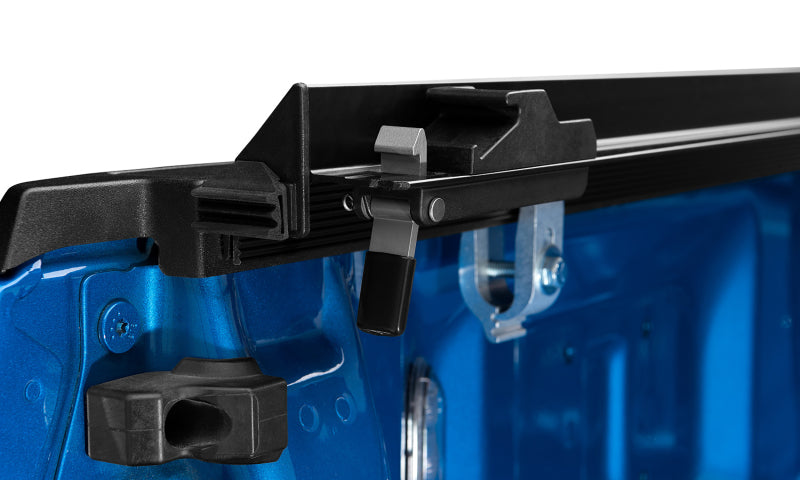 Lund Maverick Roll-Up Tonneau