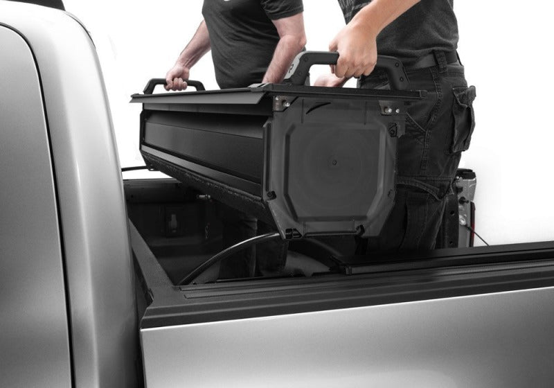 RealTruck 19-26 RAM 1500 5.7ft Bed w/RAMBOX (w or w/o MultiFunc Tailgate) RetraxPRO EZ-Off FRC-4000