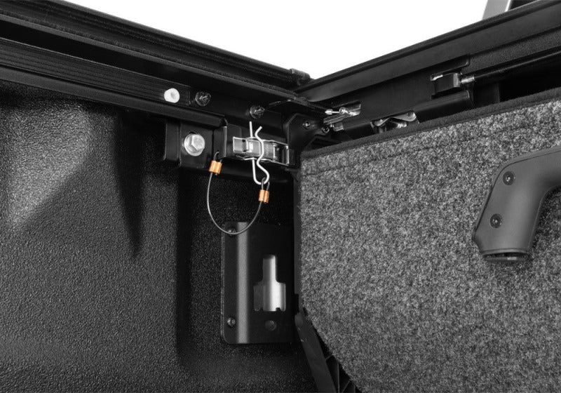 Retrax 21-26 Ford F-150 SuperCrew/SuperCab 5.5ft Bed & F-150 Lightning RetraxPRO EZ-Off FRC-4000