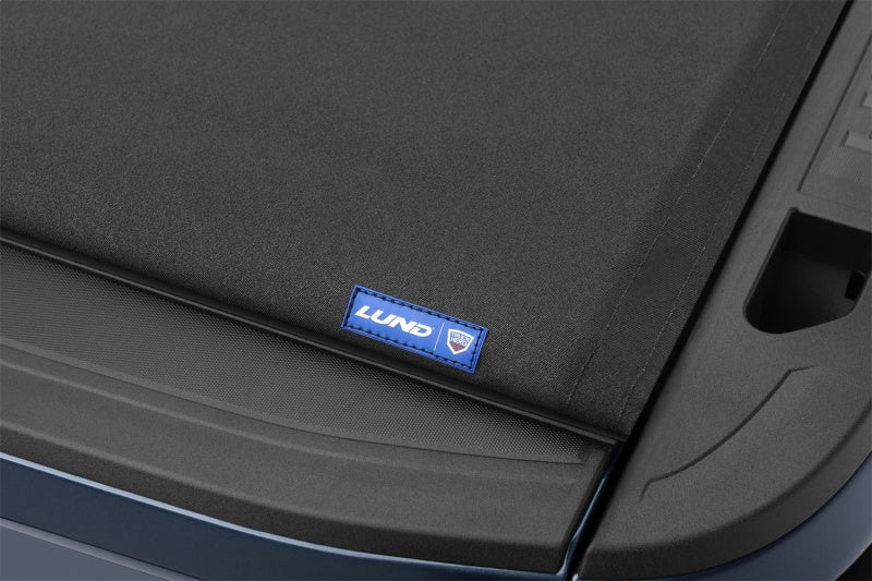 Lund 07-13 Toyota Tundra (6.5ft Bed) Genesis Tri-Fold Tonneau Cover - Black