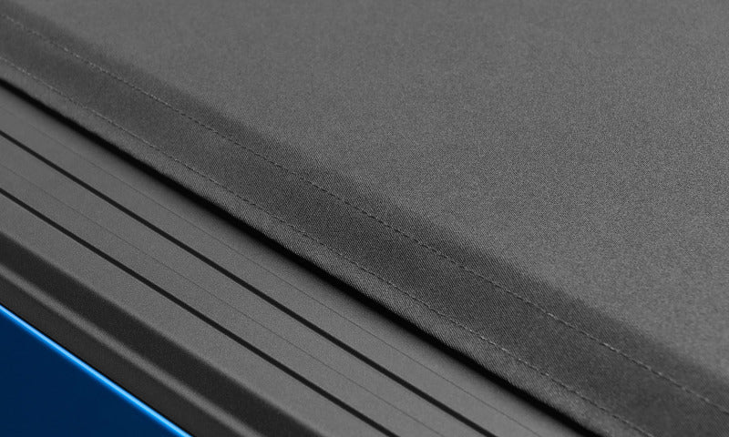 Lund 04-15 Nissan Titan (6.5ft. Bed w/o Utility TRack) Genesis Elite Roll Up Tonneau Cover - Black
