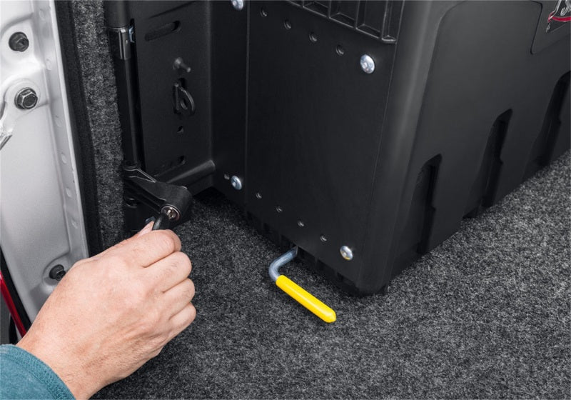 UnderCover Nissan Frontier SwingCase